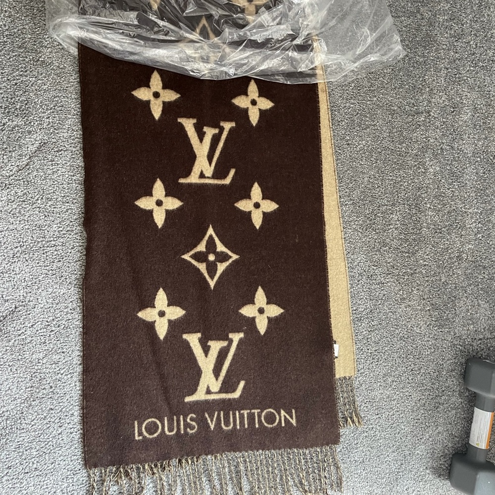 LV unisex cashmere scarf (sold on another app)